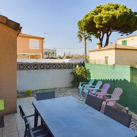 Holiday home Maison T3 Climatisee A 450m De La Avec Terrasse Et Garage - Fr-1-423-115